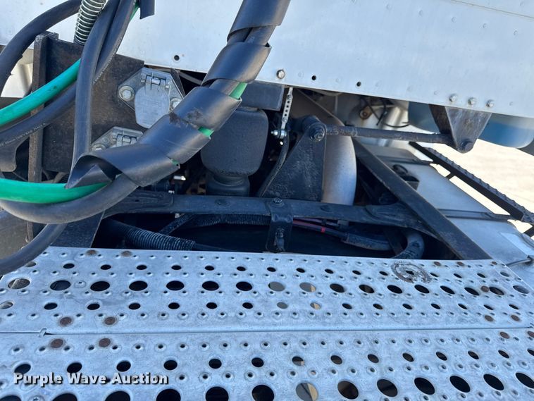 image for item EA2362 2006 Freightliner Business Class M2 semi truck