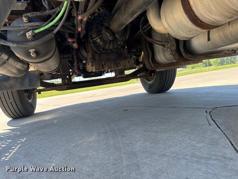 image for item EA2362 2006 Freightliner Business Class M2 semi truck