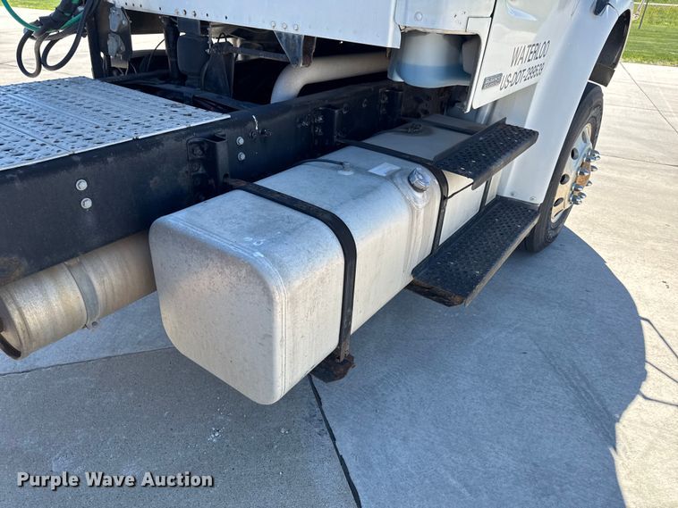 image for item EA2362 2006 Freightliner Business Class M2 semi truck