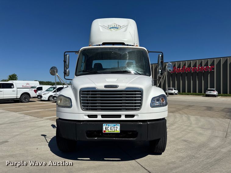 image for item EA2362 2006 Freightliner Business Class M2 semi truck