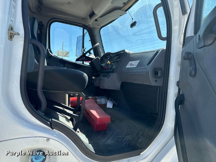 image for item EA2362 2006 Freightliner Business Class M2 semi truck