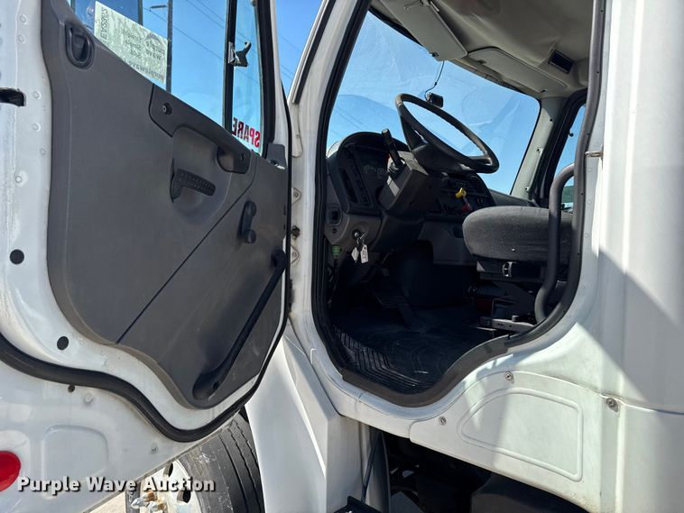 image for item EA2362 2006 Freightliner Business Class M2 semi truck