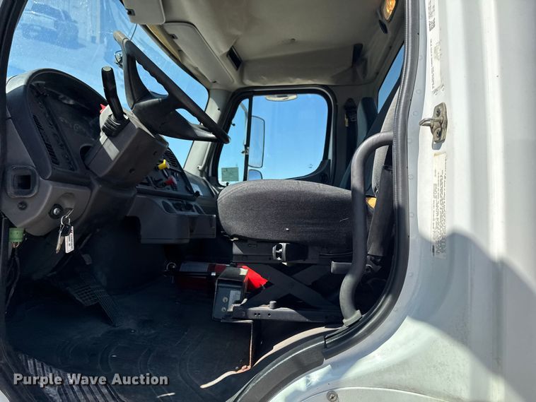 image for item EA2362 2006 Freightliner Business Class M2 semi truck