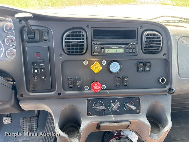 image for item EA2362 2006 Freightliner Business Class M2 semi truck