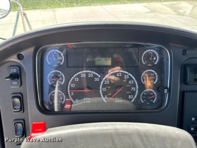 image for item EA2362 2006 Freightliner Business Class M2 semi truck