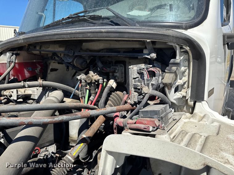 image for item EA2362 2006 Freightliner Business Class M2 semi truck