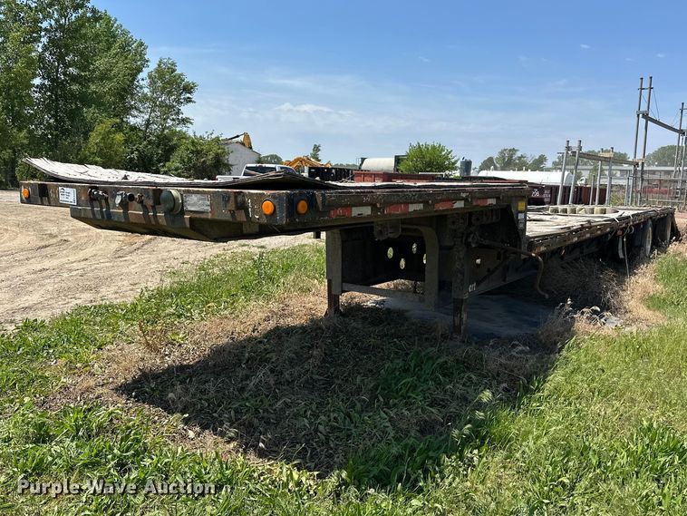 image for item EA4882 1995 Talbert TSDW-14140K-FG-T1 drop deck equipment trailer