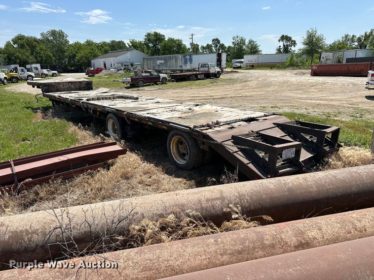 image for item EA4882 1995 Talbert TSDW-14140K-FG-T1 drop deck equipment trailer