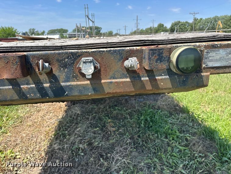 image for item EA4882 1995 Talbert TSDW-14140K-FG-T1 drop deck equipment trailer