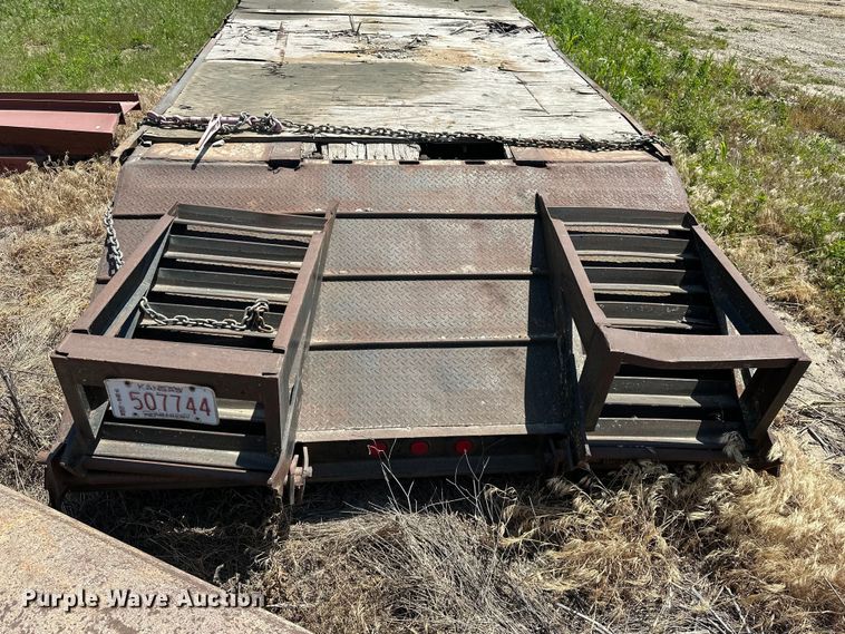image for item EA4882 1995 Talbert TSDW-14140K-FG-T1 drop deck equipment trailer