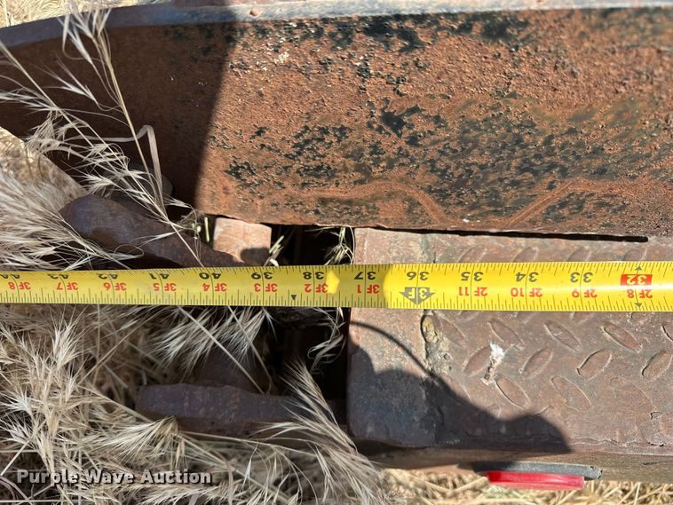 image for item EA4882 1995 Talbert TSDW-14140K-FG-T1 drop deck equipment trailer