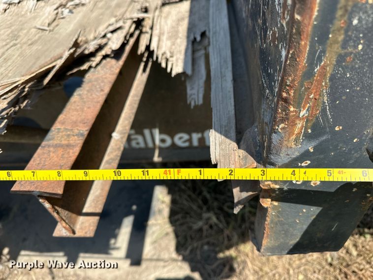 image for item EA4882 1995 Talbert TSDW-14140K-FG-T1 drop deck equipment trailer