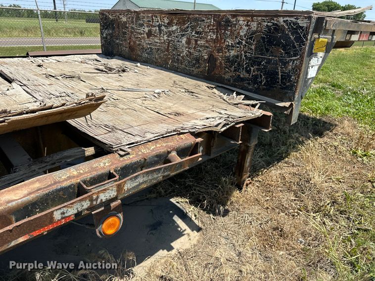 image for item EA4882 1995 Talbert TSDW-14140K-FG-T1 drop deck equipment trailer