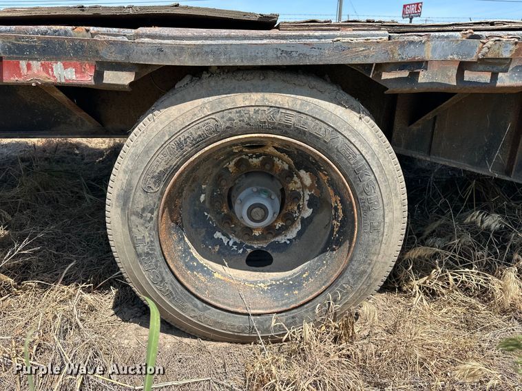 image for item EA4882 1995 Talbert TSDW-14140K-FG-T1 drop deck equipment trailer