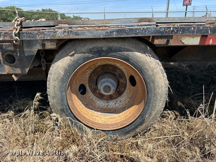 image for item EA4882 1995 Talbert TSDW-14140K-FG-T1 drop deck equipment trailer