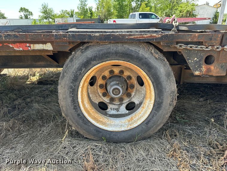 image for item EA4882 1995 Talbert TSDW-14140K-FG-T1 drop deck equipment trailer