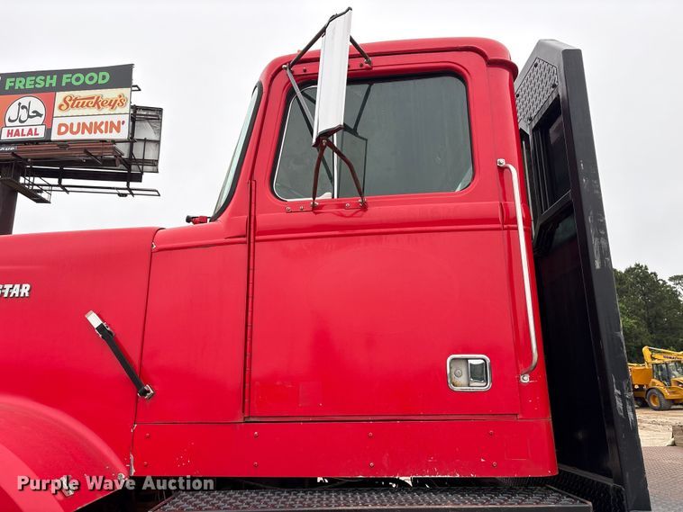 image for item EA7282 1987 Western Star 4800 flatbed truck