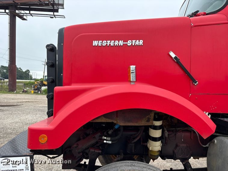 image for item EA7282 1987 Western Star 4800 flatbed truck