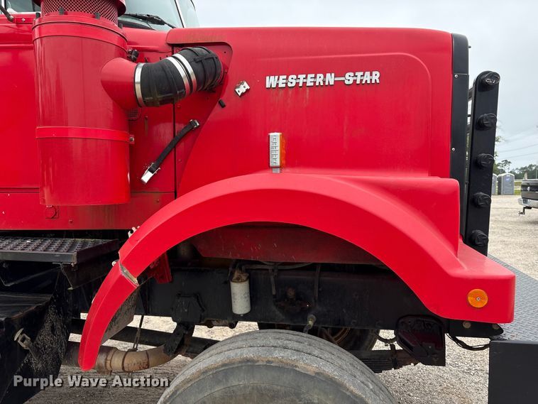 image for item EA7282 1987 Western Star 4800 flatbed truck