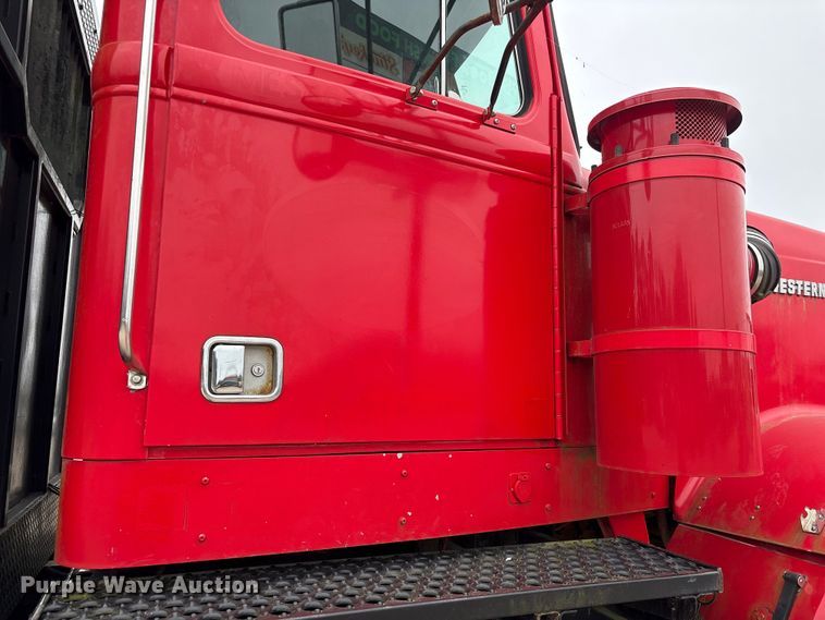 image for item EA7282 1987 Western Star 4800 flatbed truck