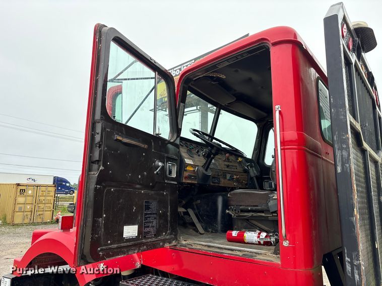 image for item EA7282 1987 Western Star 4800 flatbed truck