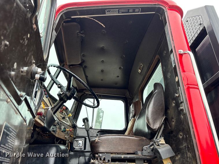 image for item EA7282 1987 Western Star 4800 flatbed truck