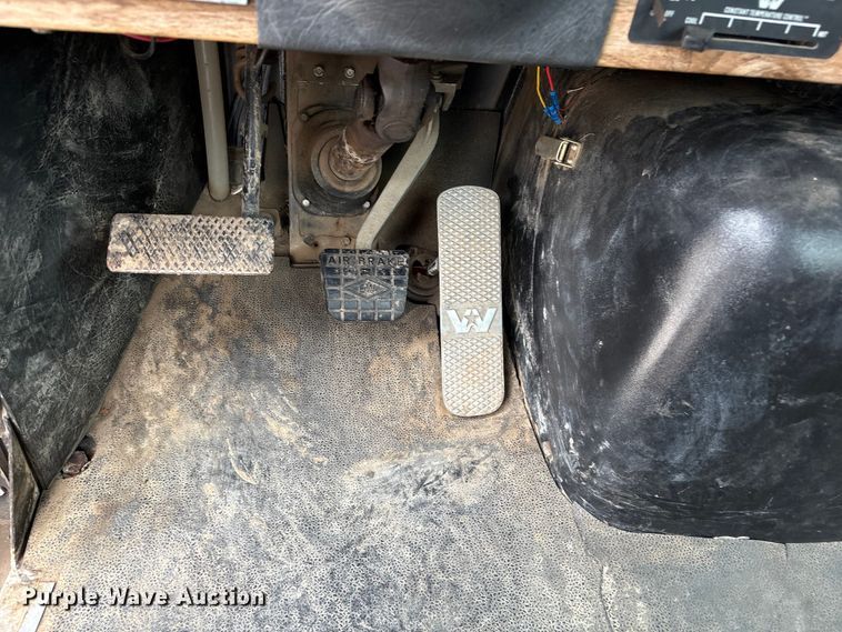 image for item EA7282 1987 Western Star 4800 flatbed truck