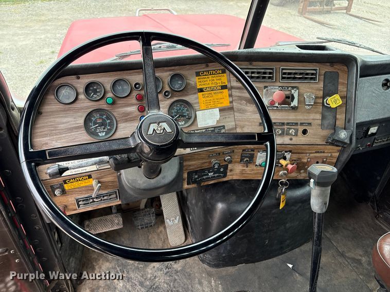 image for item EA7282 1987 Western Star 4800 flatbed truck