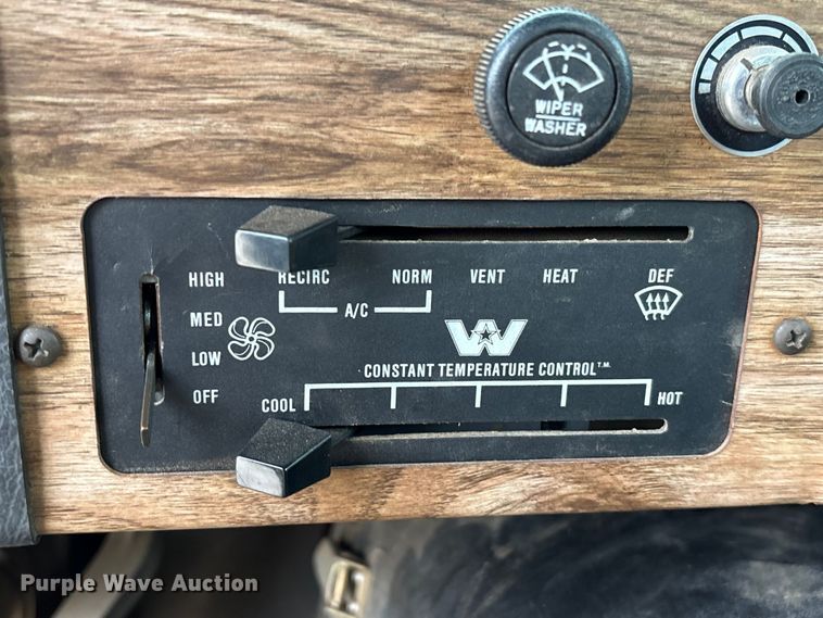 image for item EA7282 1987 Western Star 4800 flatbed truck