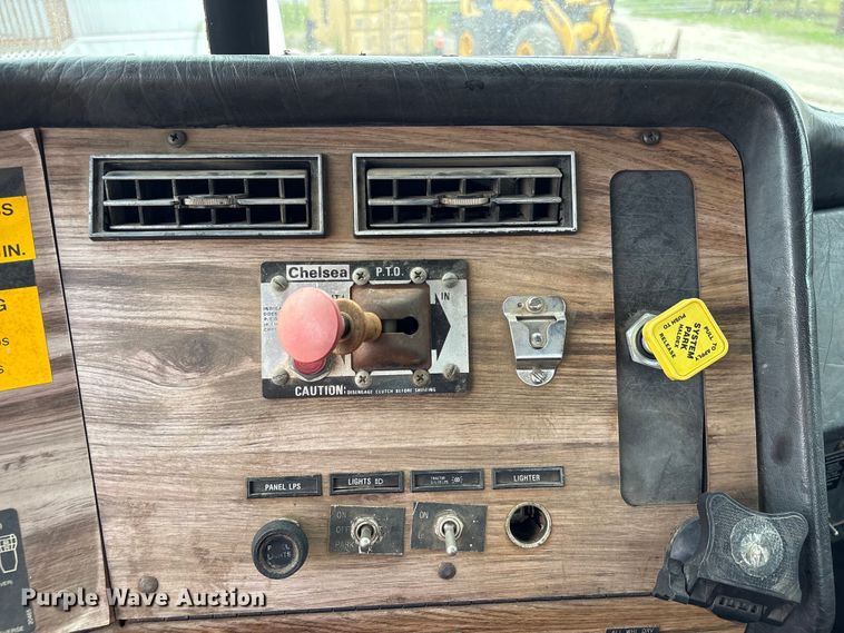 image for item EA7282 1987 Western Star 4800 flatbed truck