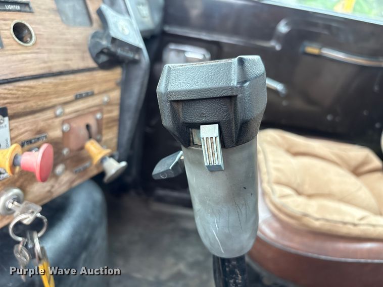 image for item EA7282 1987 Western Star 4800 flatbed truck