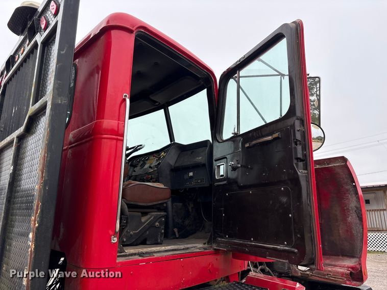 image for item EA7282 1987 Western Star 4800 flatbed truck