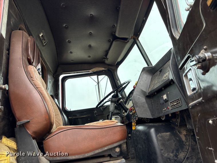 image for item EA7282 1987 Western Star 4800 flatbed truck