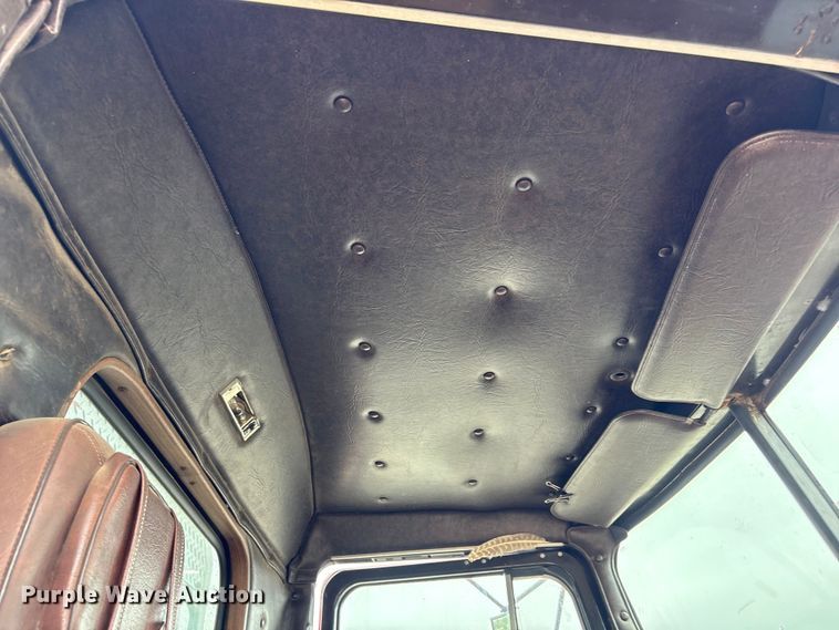 image for item EA7282 1987 Western Star 4800 flatbed truck