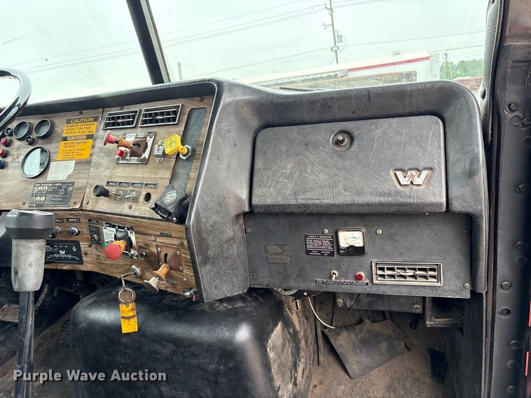 image for item EA7282 1987 Western Star 4800 flatbed truck