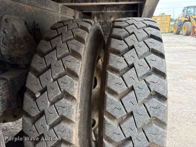 image for item EA7282 1987 Western Star 4800 flatbed truck