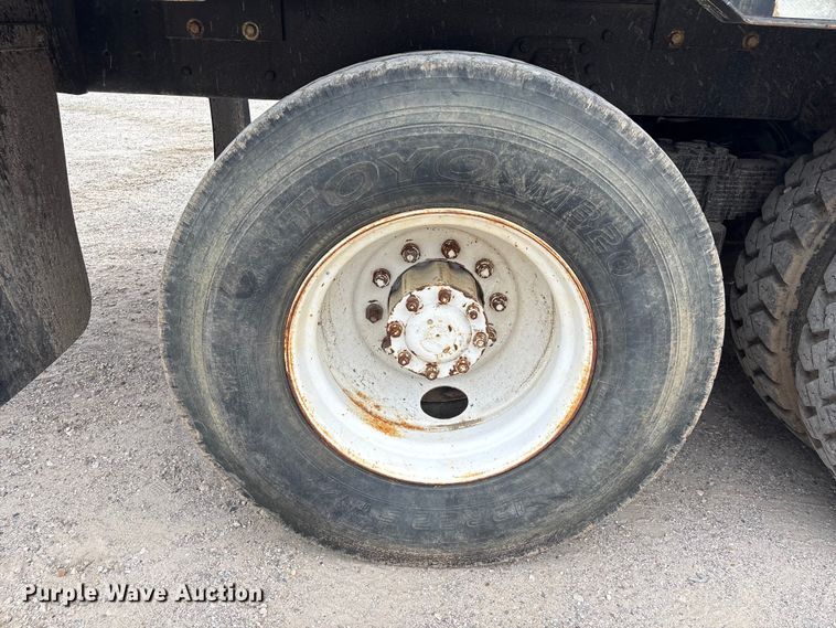 image for item EA7282 1987 Western Star 4800 flatbed truck