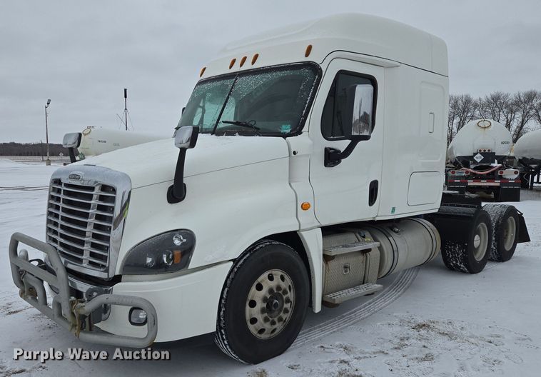 image for item EB1280 2015 Freightliner Cascadia semi truck
