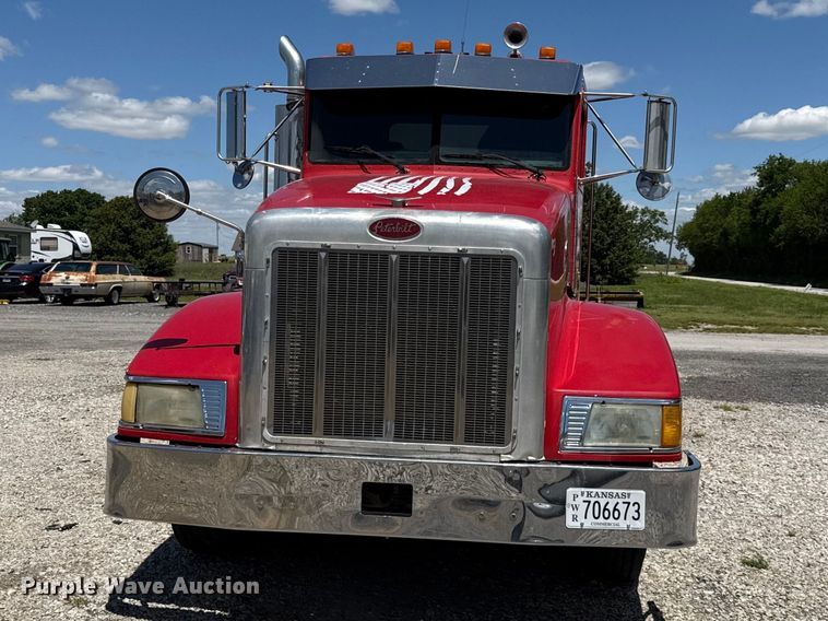 image for item EC4580 2000 Peterbilt 377 semi truck