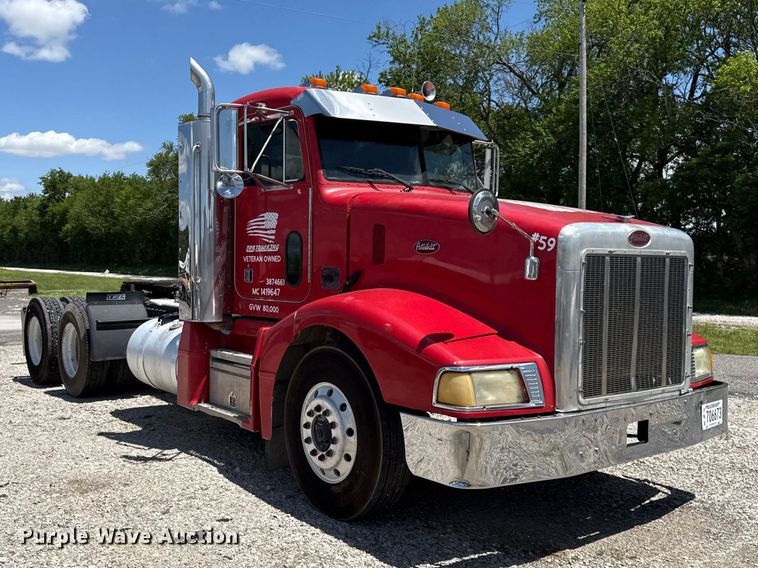 image for item EC4580 2000 Peterbilt 377 semi truck