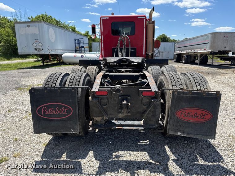 image for item EC4580 2000 Peterbilt 377 semi truck
