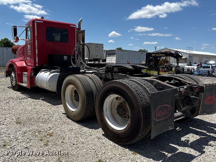 image for item EC4580 2000 Peterbilt 377 semi truck