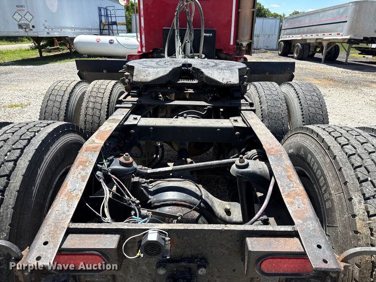 image for item EC4580 2000 Peterbilt 377 semi truck