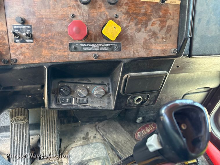 image for item EC4580 2000 Peterbilt 377 semi truck