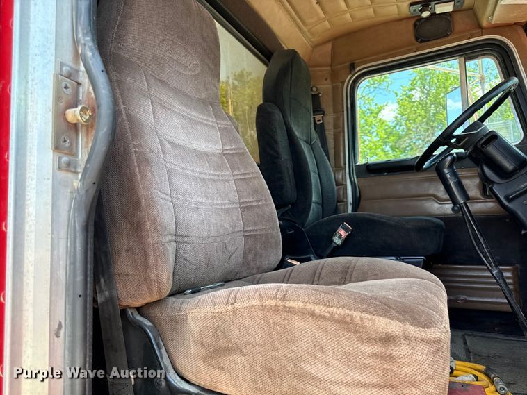 image for item EC4580 2000 Peterbilt 377 semi truck