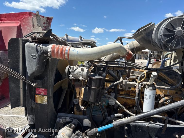 image for item EC4580 2000 Peterbilt 377 semi truck