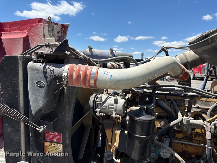 image for item EC4580 2000 Peterbilt 377 semi truck