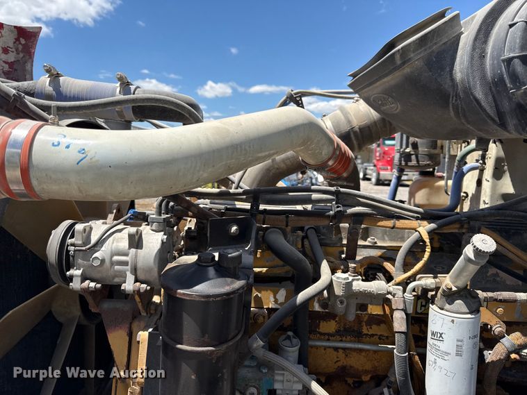 image for item EC4580 2000 Peterbilt 377 semi truck