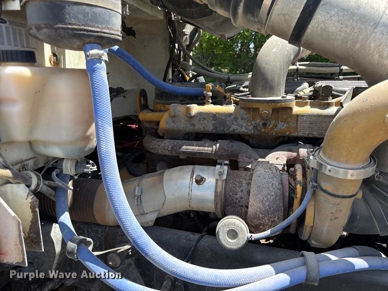 image for item EC4580 2000 Peterbilt 377 semi truck