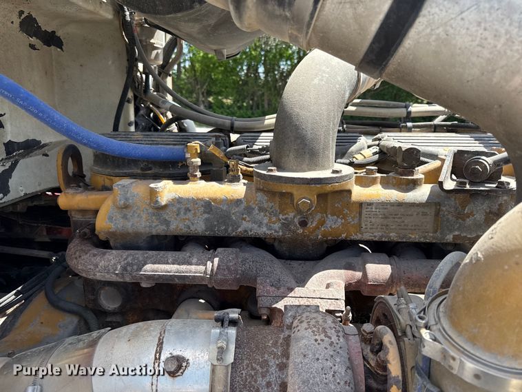 image for item EC4580 2000 Peterbilt 377 semi truck